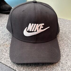 Nike men’s hat; L-XL, snap back